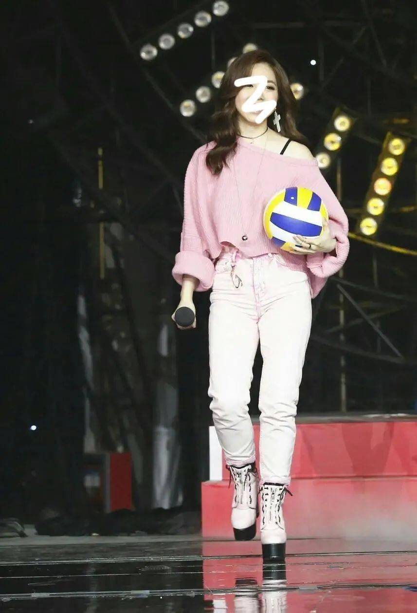 梨型身材女生穿衣服记住“4不要”，特别是第2种，真的很显胖！