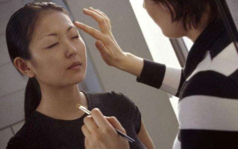 化妆步骤：如何正确的化淡妆