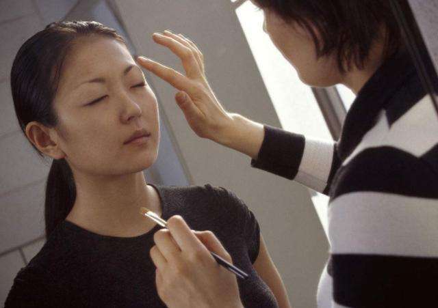 化妆步骤：如何正确的化淡妆