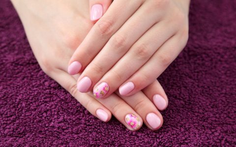 美甲资讯：这几招教您选对指甲油颜色