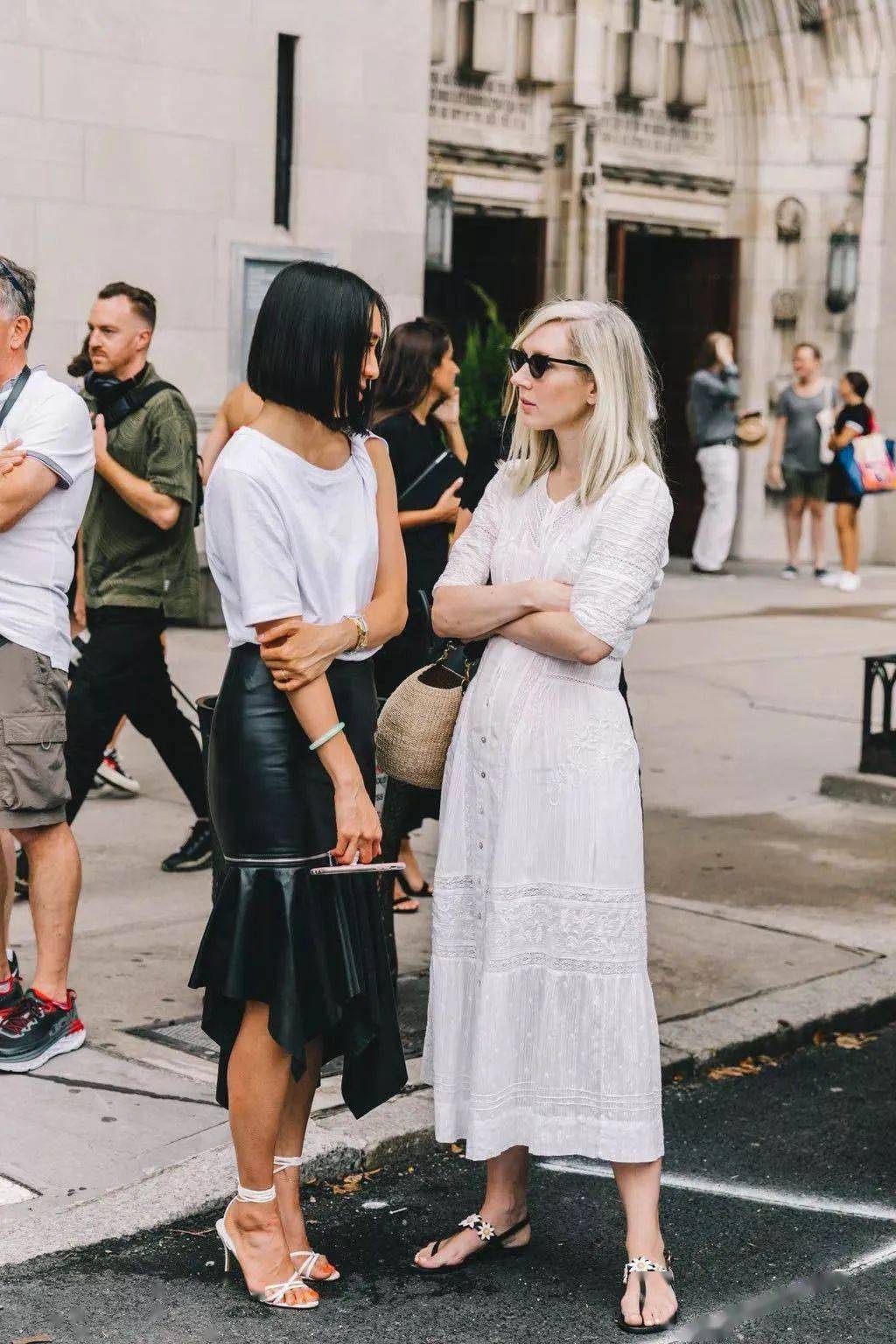 “连衣裙+凉鞋”=2020最in最时髦cp，今夏不穿简直白过了！