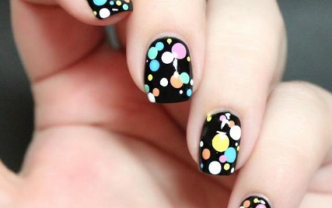 波点美甲 气质美甲波点图片