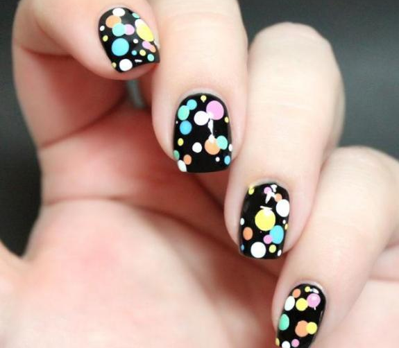 波点美甲 气质美甲波点图片