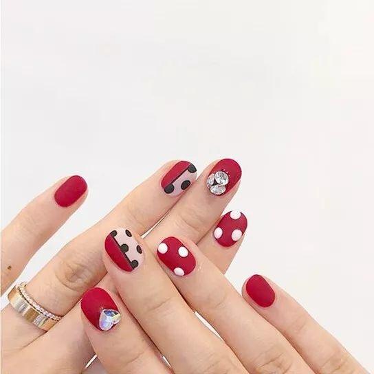 波点美甲 气质美甲波点图片