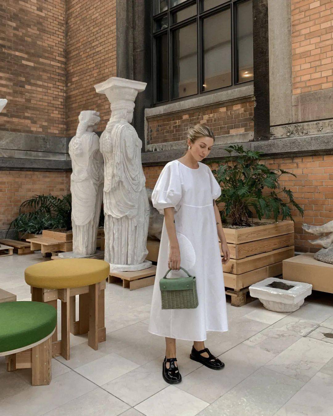 “连衣裙+凉鞋”=2020最in最时髦cp，今夏不穿简直白过了！