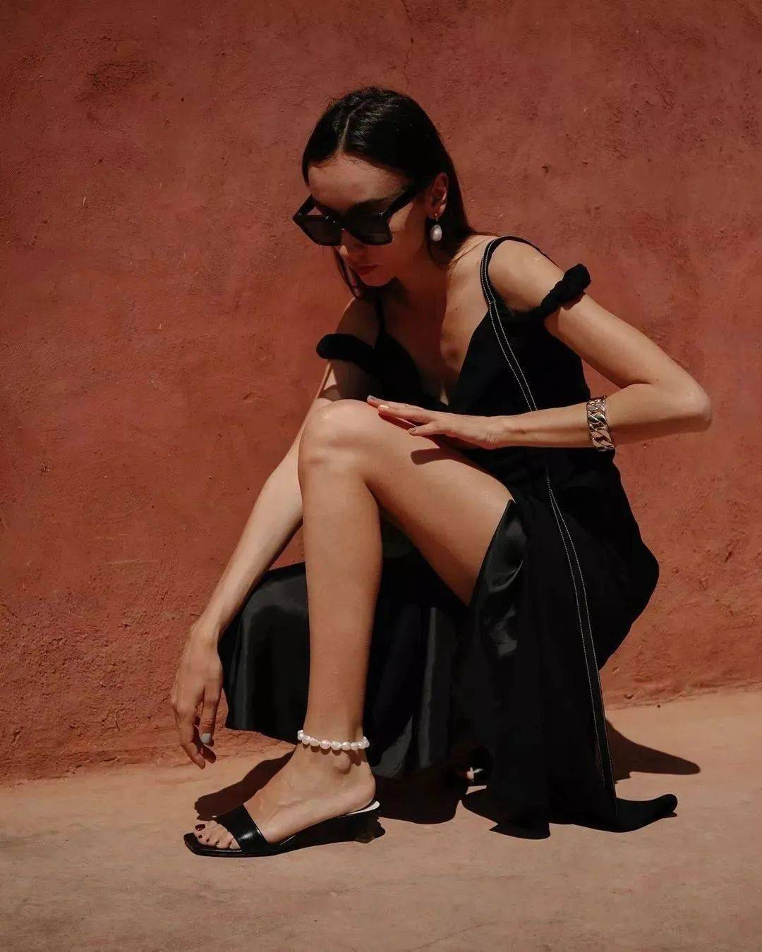 “连衣裙+凉鞋”=2020最in最时髦cp，今夏不穿简直白过了！