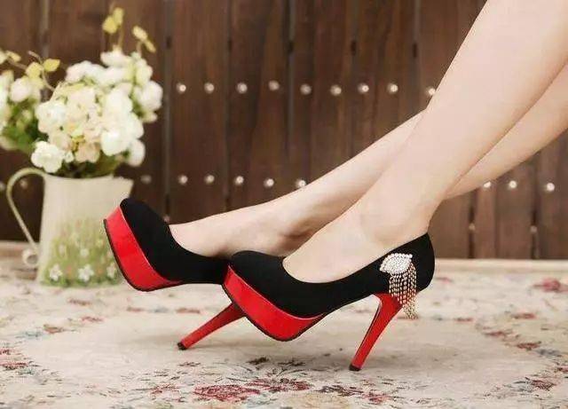 哪一双高跟鞋让你觉得很不舒服，测你内心的压抑程度