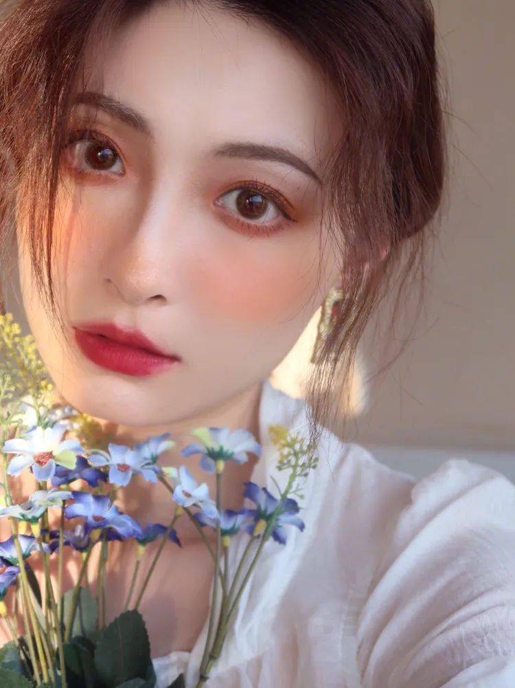 50%纯纯少女感 + 50%撩人小性感的 “ 纯欲风 ” 穿搭也太好看了吧！