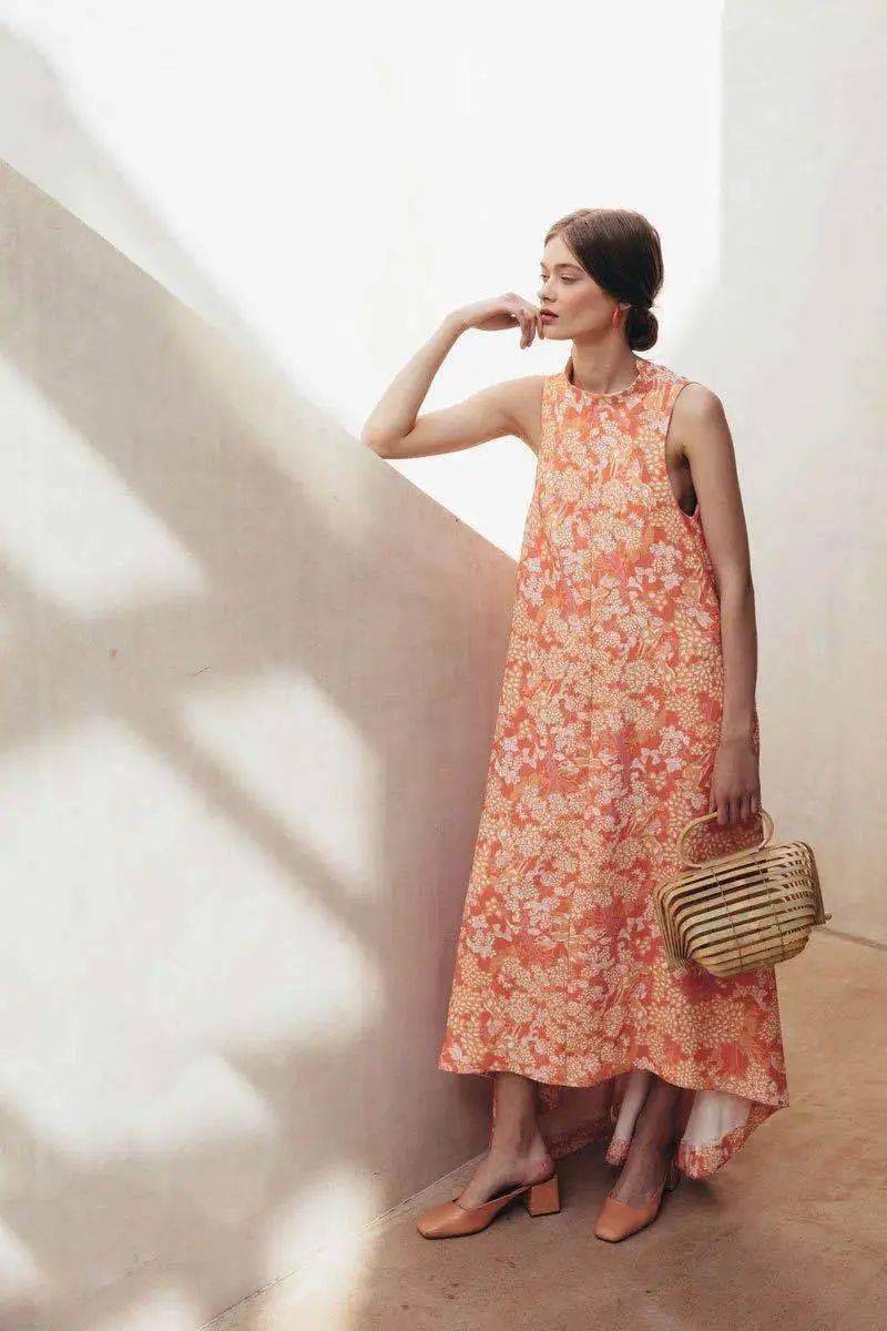 “连衣裙+凉鞋”=2020最in最时髦cp，今夏不穿简直白过了！