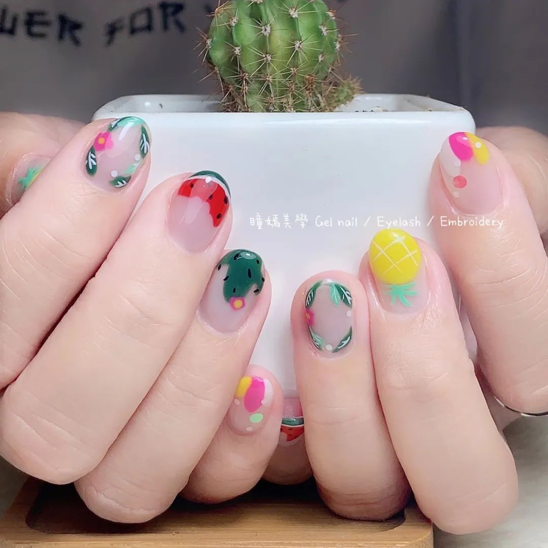 不同风格的短圆美甲，也是很美的