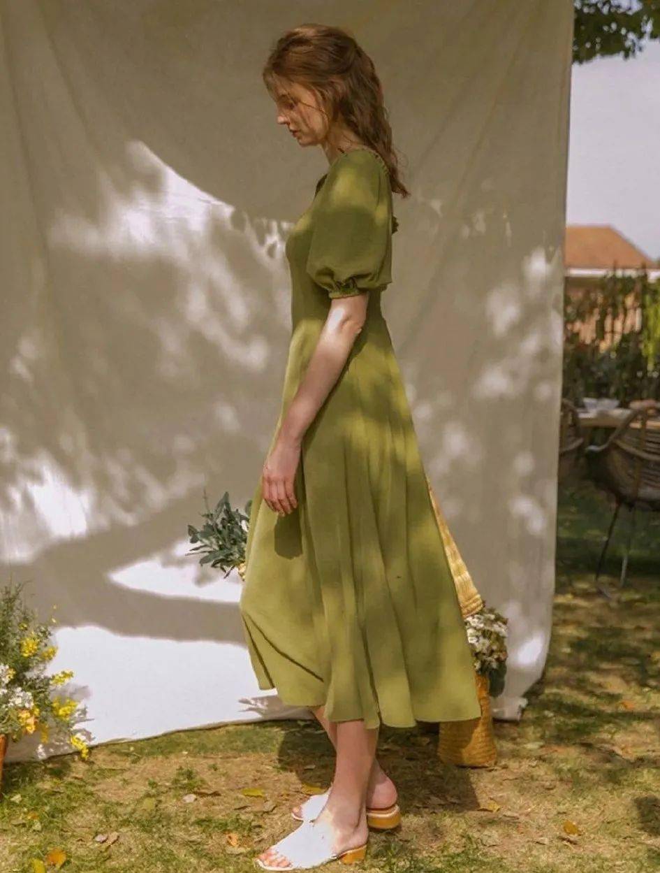 “连衣裙+凉鞋”=2020最in最时髦cp，今夏不穿简直白过了！