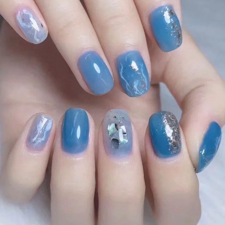 不骗你，雾霾蓝美甲真的很好看！