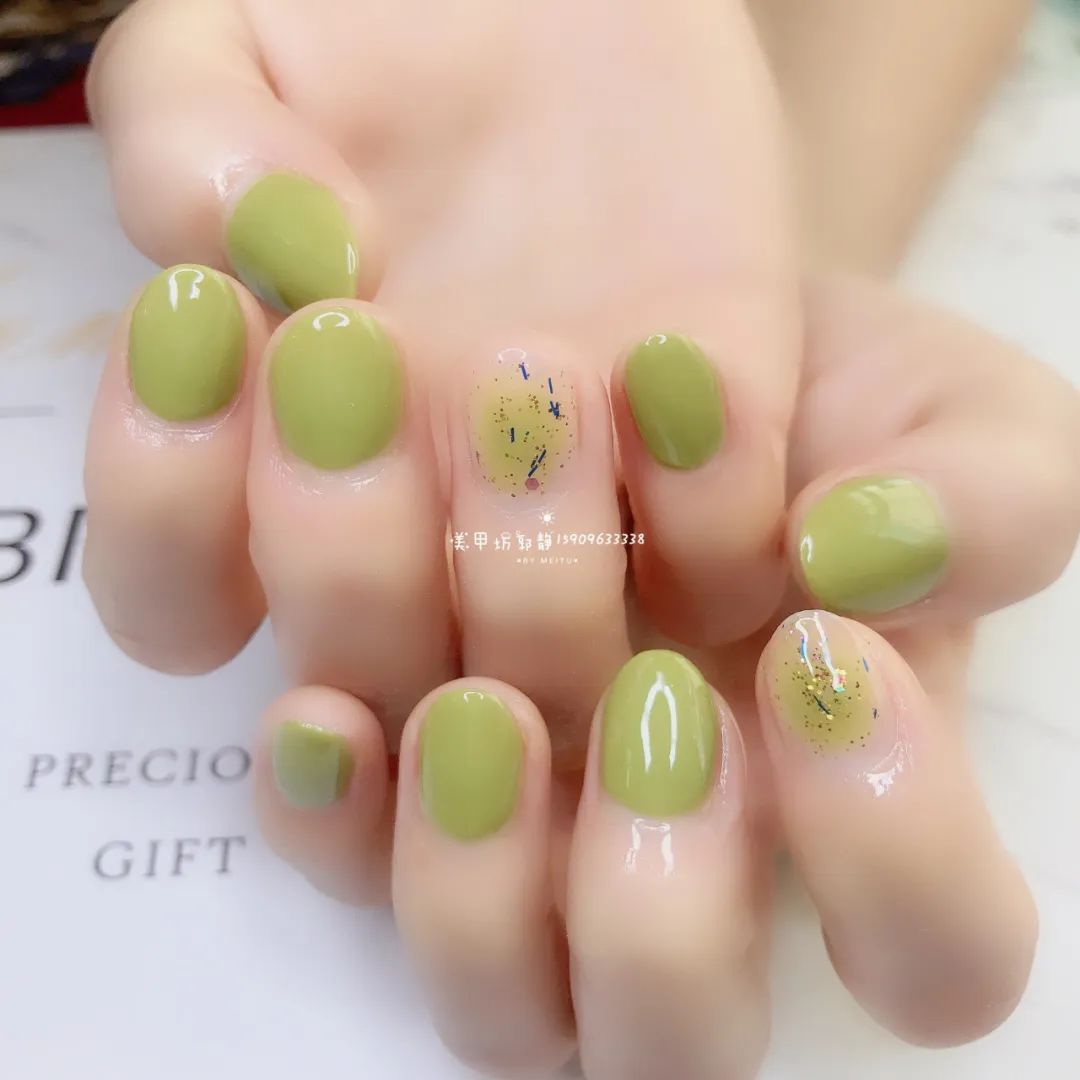 不同风格的短圆美甲，也是很美的