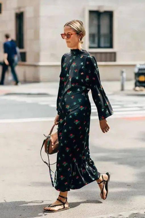 “连衣裙+凉鞋”=2020最in最时髦cp，今夏不穿简直白过了！