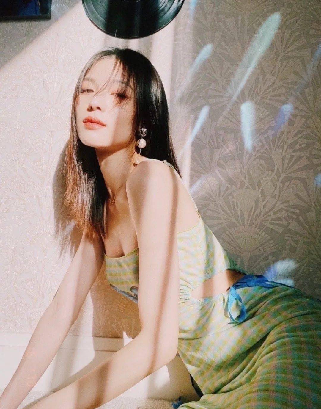 50%纯纯少女感 + 50%撩人小性感的 “ 纯欲风 ” 穿搭也太好看了吧！