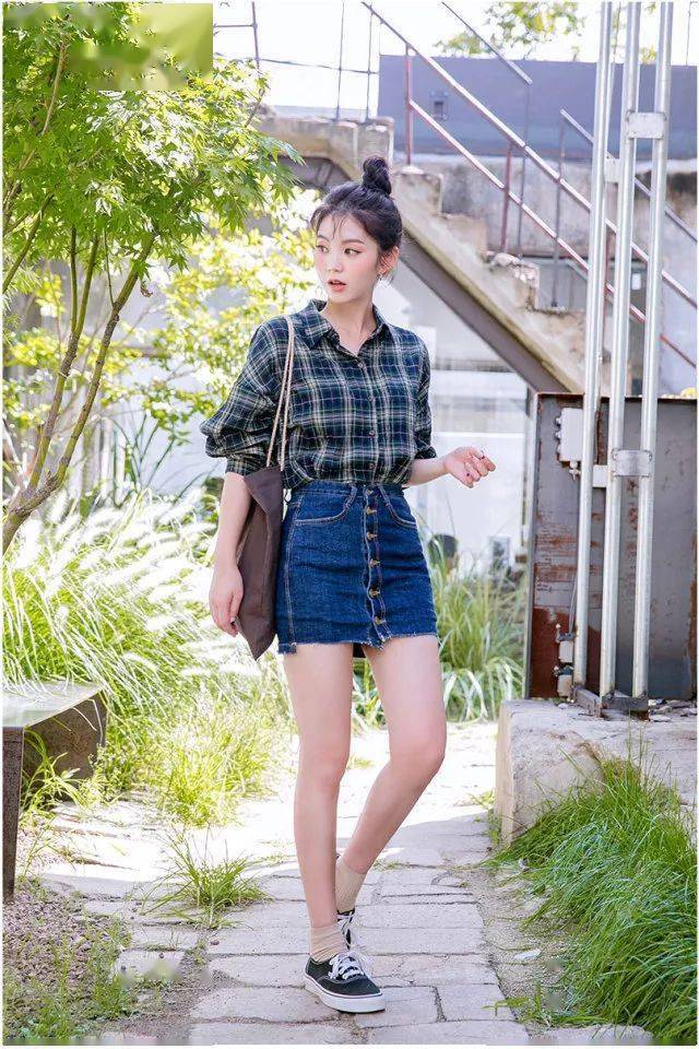 百搭还减龄，一条牛仔裙满足你夏天所有的时髦搭配