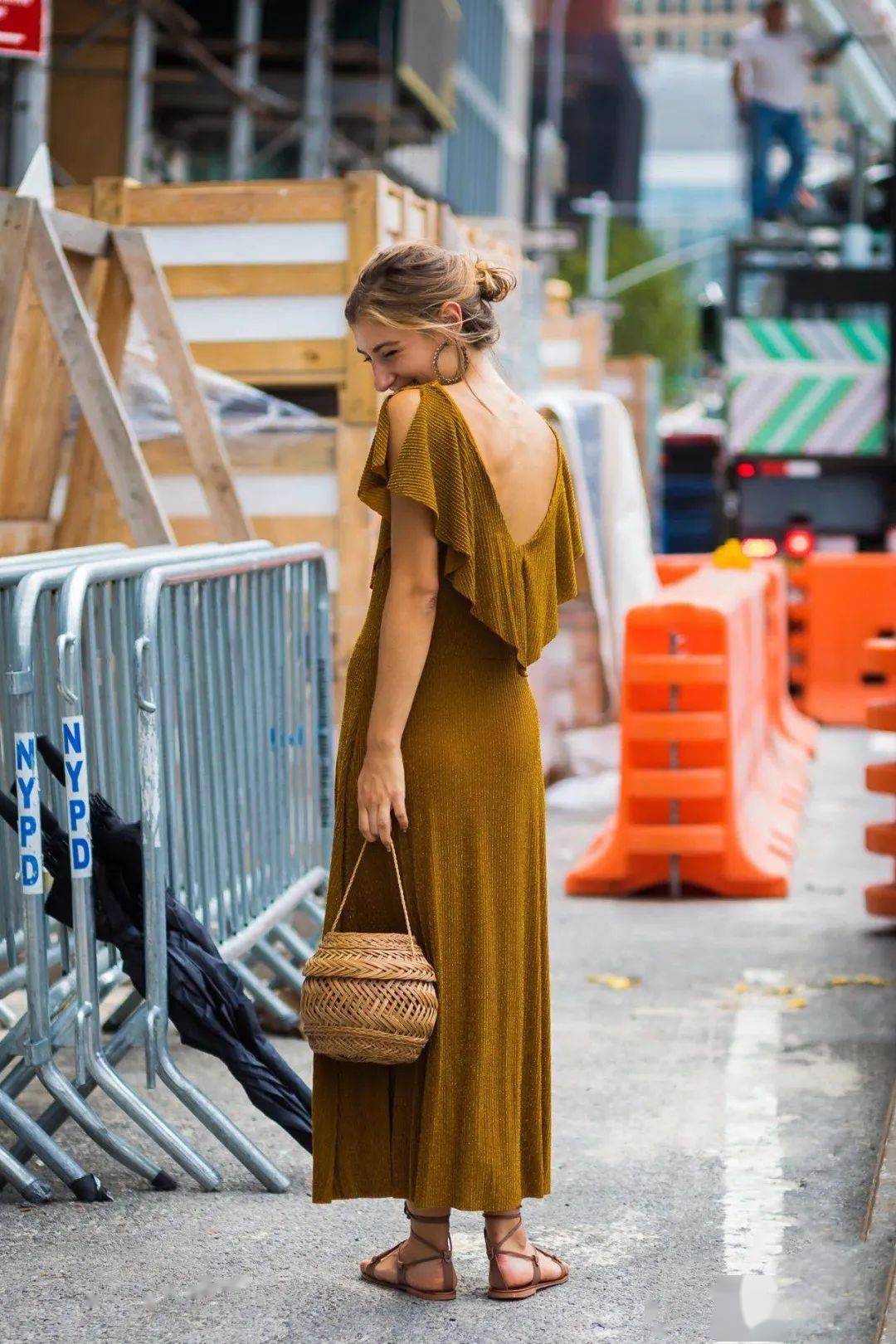 “连衣裙+凉鞋”=2020最in最时髦cp，今夏不穿简直白过了！