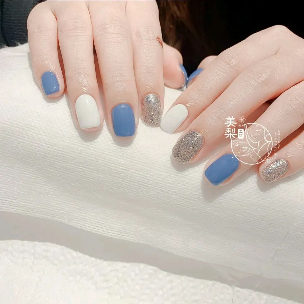 不骗你，雾霾蓝美甲真的很好看！