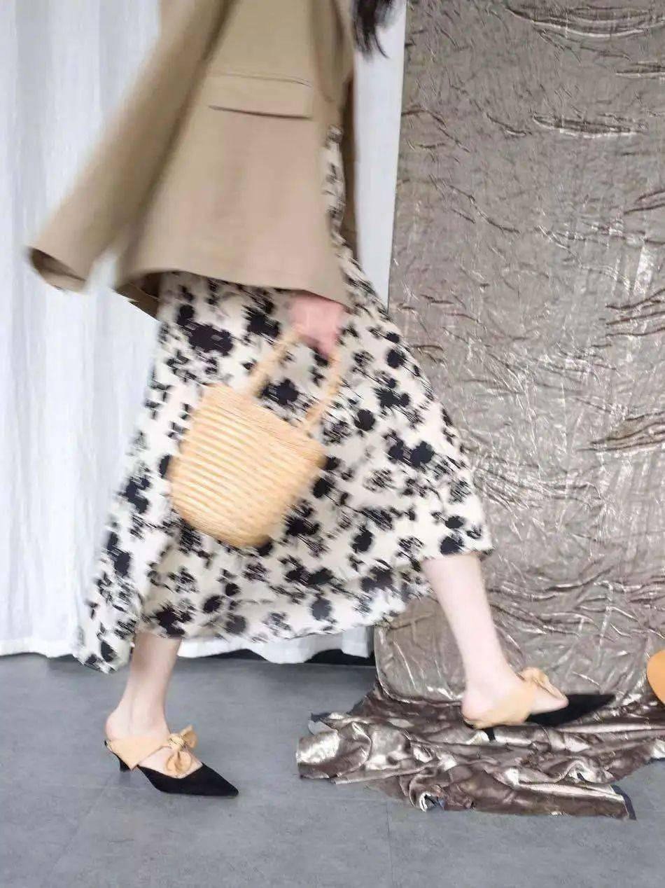 “连衣裙+凉鞋”=2020最in最时髦cp，今夏不穿简直白过了！