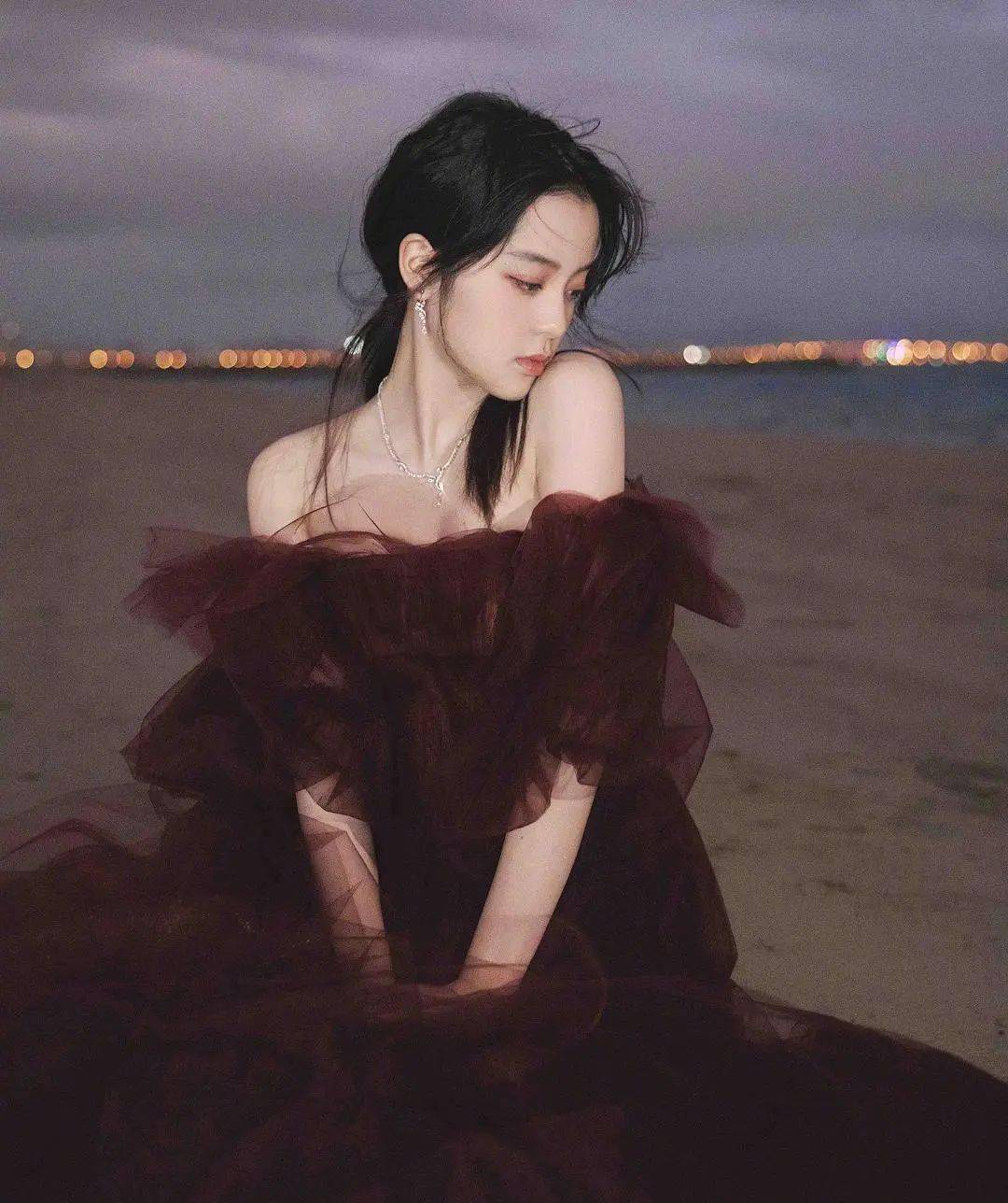 50%纯纯少女感 + 50%撩人小性感的 “ 纯欲风 ” 穿搭也太好看了吧！
