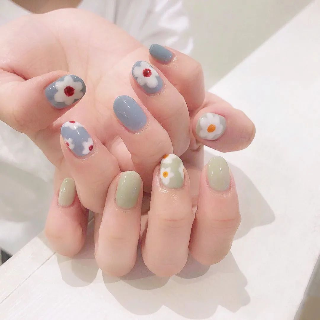 不同风格的短圆美甲，也是很美的