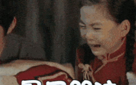 别再卷衣角了！今年流行“ 剪一刀 ”，时髦炸又显瘦！