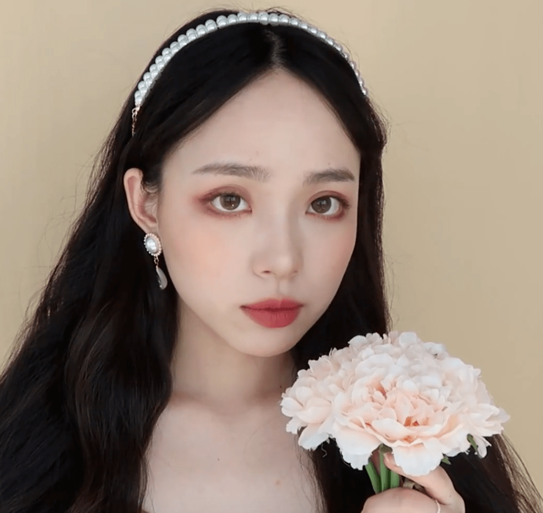 50%纯纯少女感 + 50%撩人小性感的 “ 纯欲风 ” 穿搭也太好看了吧！