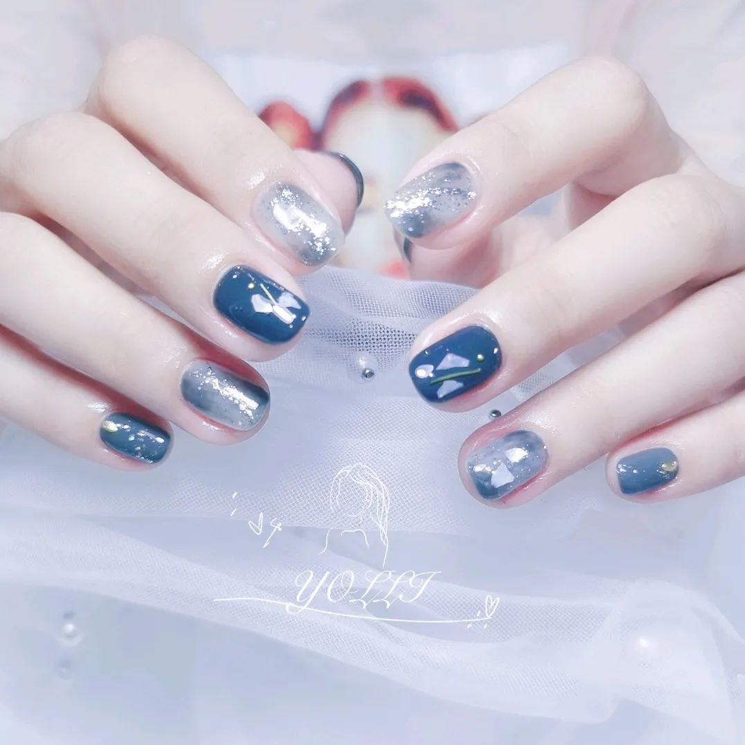 不骗你，雾霾蓝美甲真的很好看！