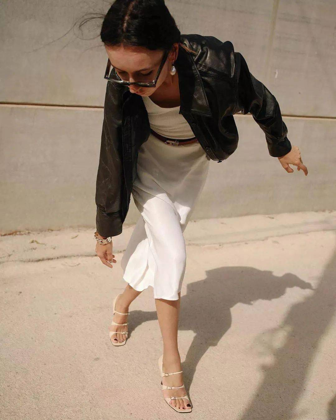 “连衣裙+凉鞋”=2020最in最时髦cp，今夏不穿简直白过了！