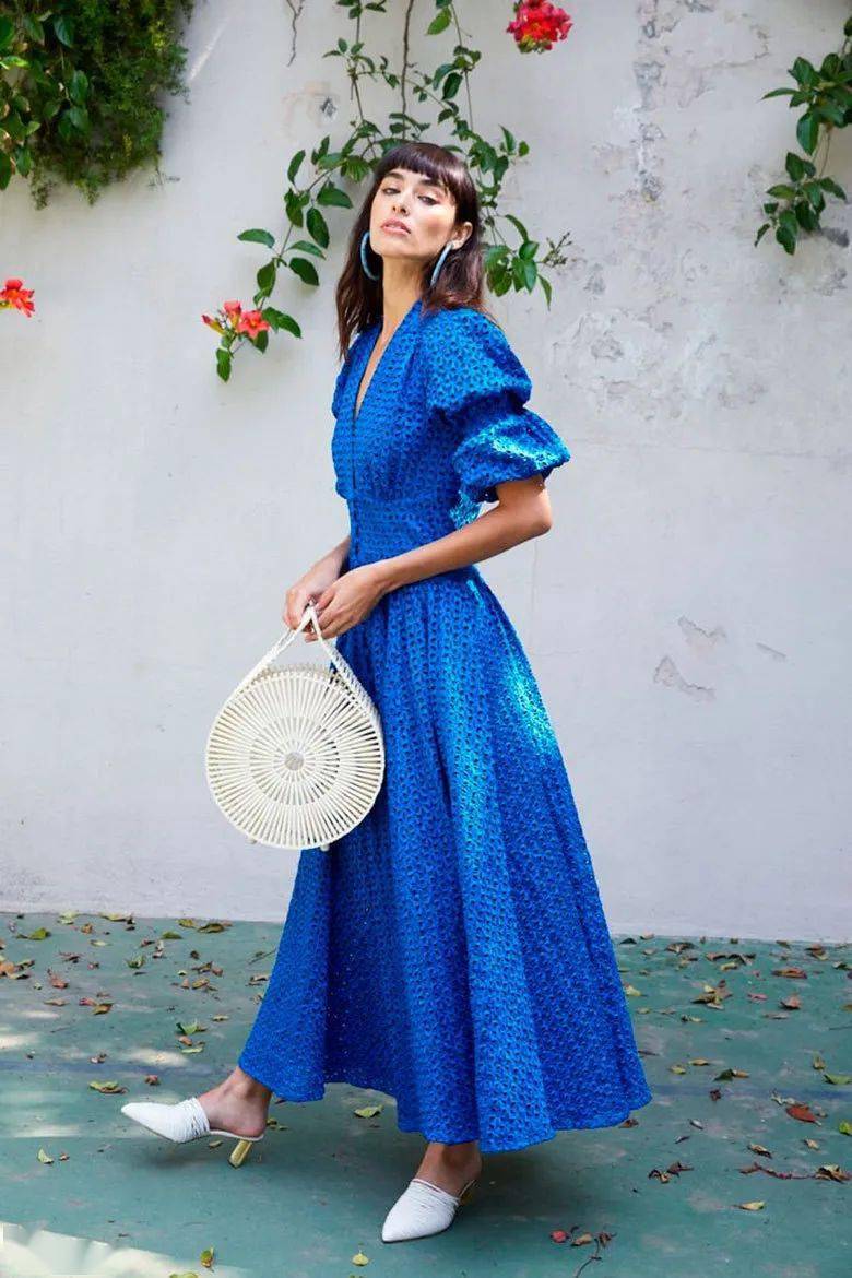 “连衣裙+凉鞋”=2020最in最时髦cp，今夏不穿简直白过了！