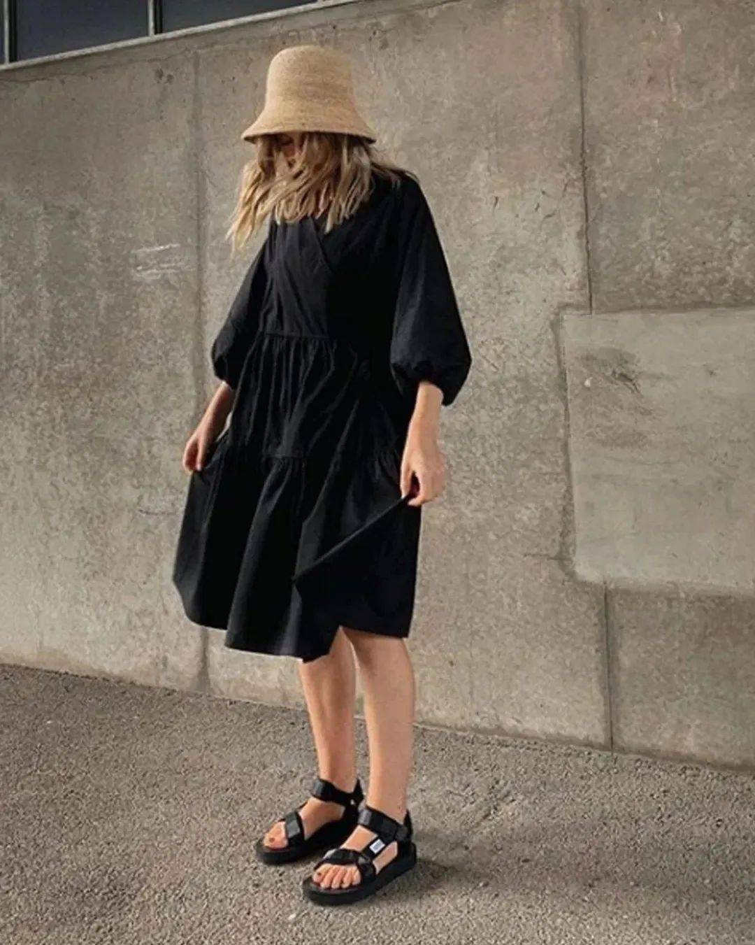“连衣裙+凉鞋”=2020最in最时髦cp，今夏不穿简直白过了！