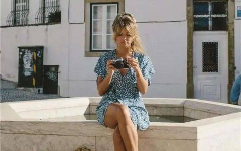 今夏火了一种穿法，叫“奶奶鞋+碎花裙”，优雅洋气，谁穿谁好看