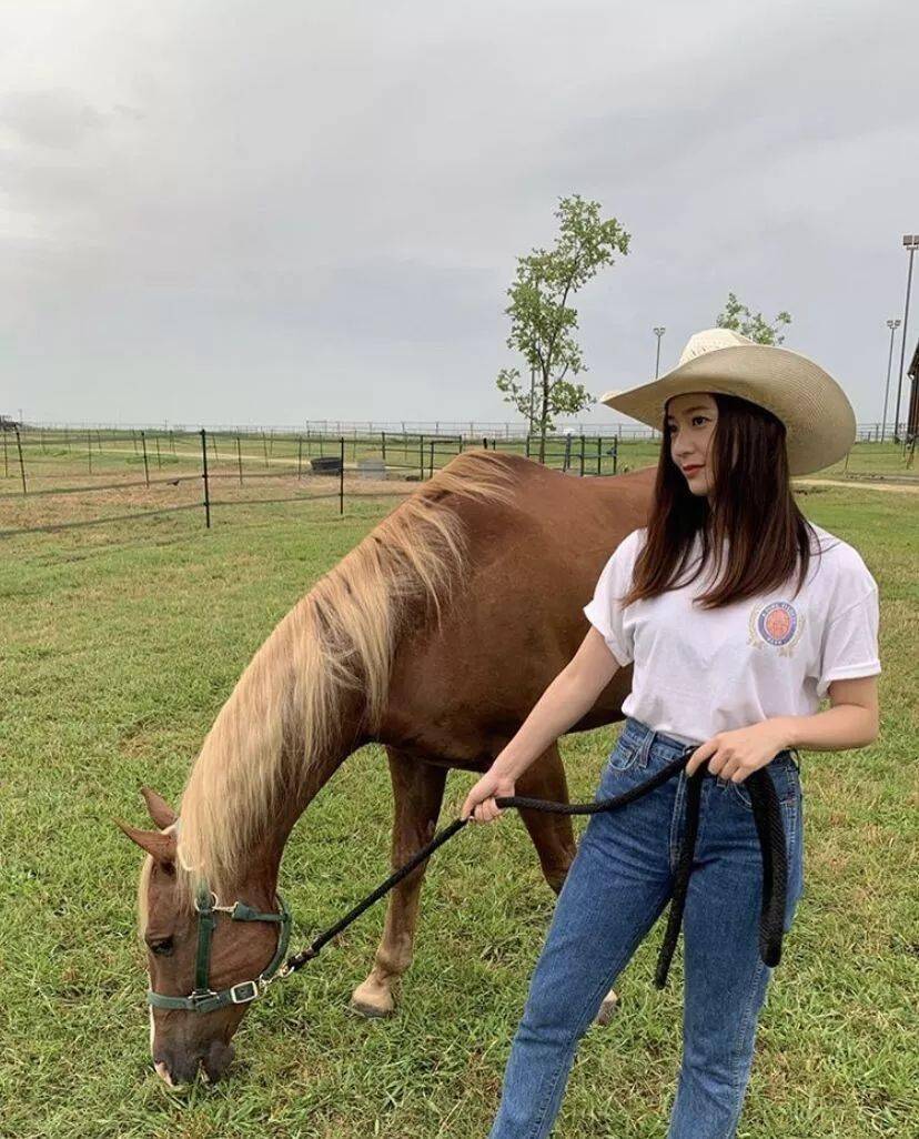 跟着明星学穿搭，今年流行这4种穿搭！