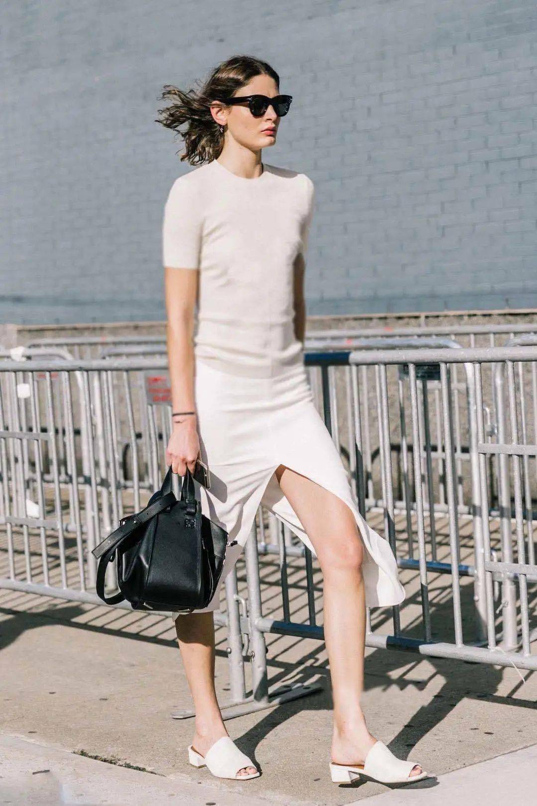 “连衣裙+凉鞋”=2020最in最时髦cp，今夏不穿简直白过了！