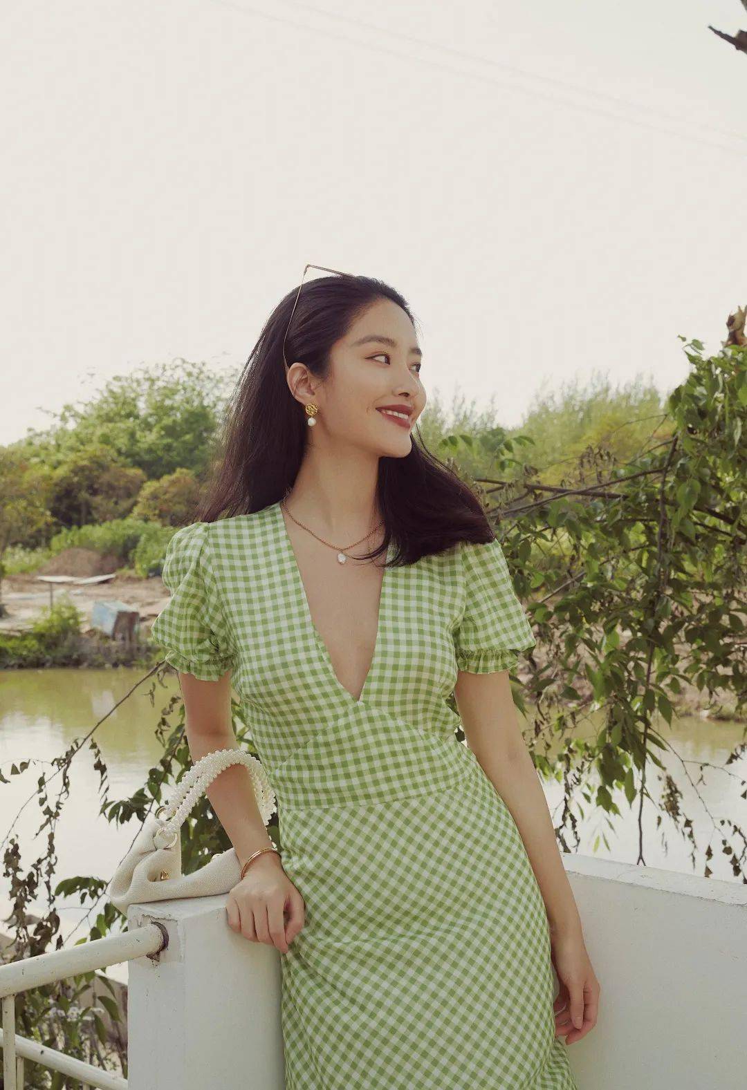 50%纯纯少女感 + 50%撩人小性感的 “ 纯欲风 ” 穿搭也太好看了吧！