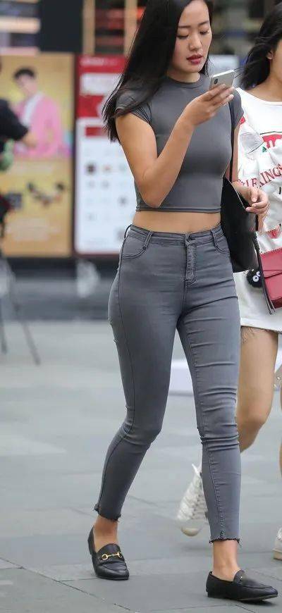 梨型身材女生穿衣服记住“4不要”，特别是第2种，真的很显胖！