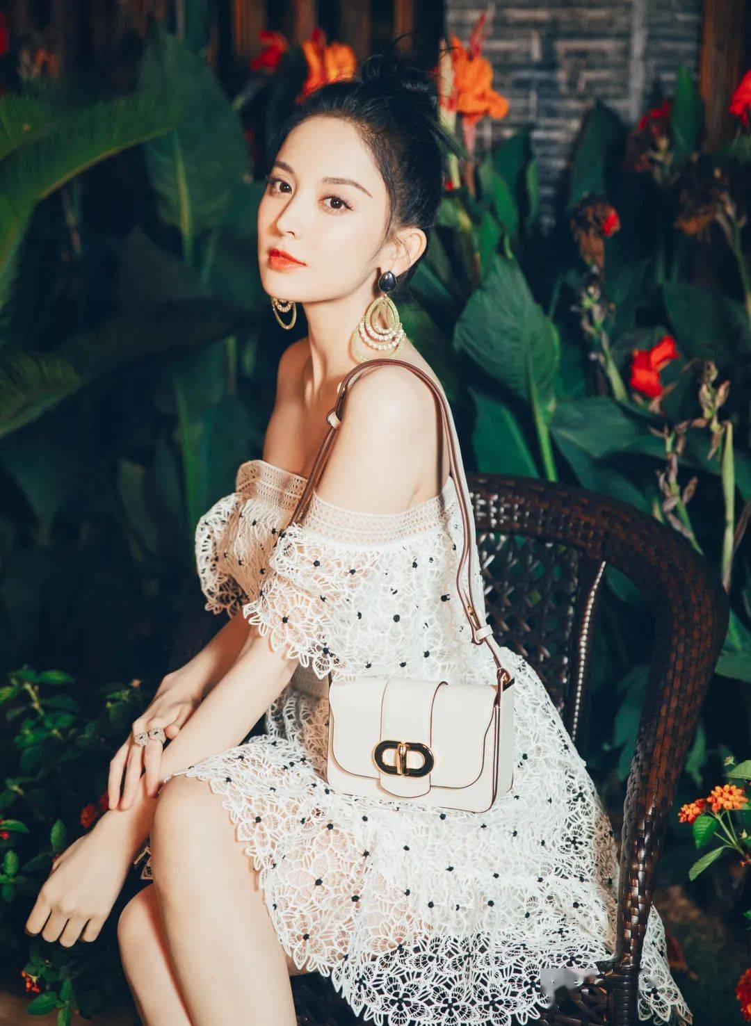 50%纯纯少女感 + 50%撩人小性感的 “ 纯欲风 ” 穿搭也太好看了吧！