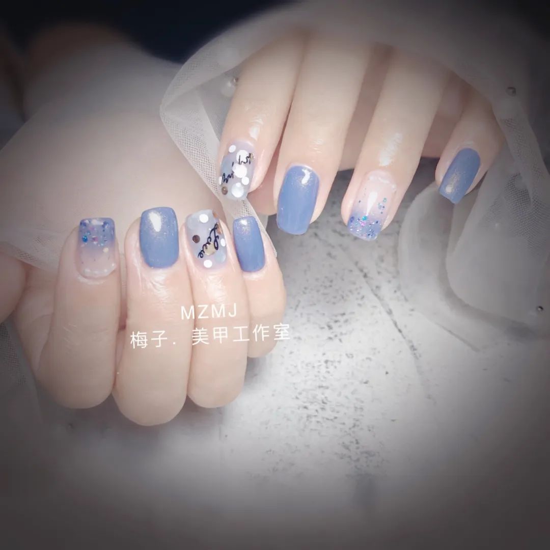不骗你，雾霾蓝美甲真的很好看！