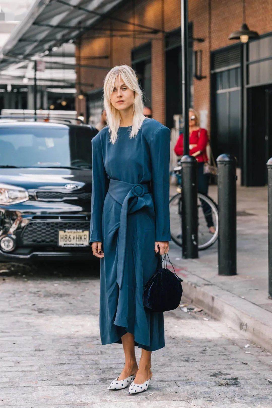 “连衣裙+凉鞋”=2020最in最时髦cp，今夏不穿简直白过了！