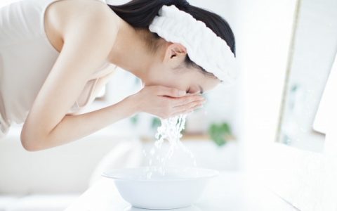 去脸油的小妙招，脸上老是出油怎么改善