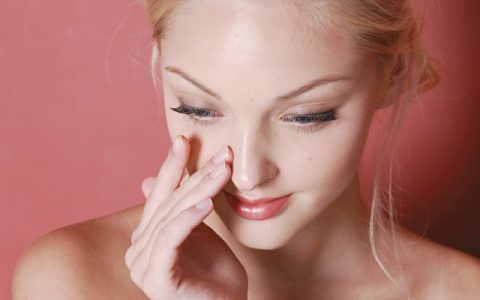 淡妆需要哪些化妆品，教你?基本的淡妆化妆步骤