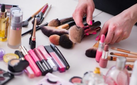 淡妆化妆需要哪些化妆品，教你基本的淡妆化妆步骤