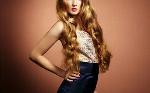 【图】赵丽颖中分卷发发型图片同款，既修饰脸型又可爱迷人