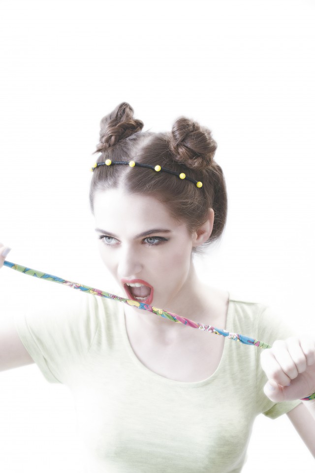 怎样把头发扎起来还不显脸大，让你少女感十足