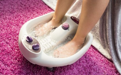 过期的精油还能用来泡脚吗，注意事项有哪些