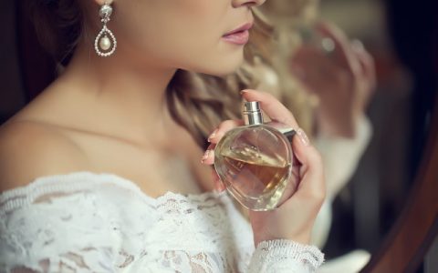 香水变黄了能用了吗 是什么原因导致的