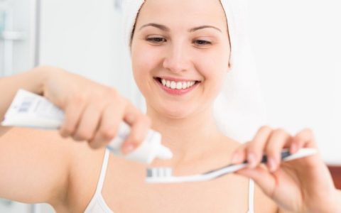 小苏打如何美白牙齿，4个小苏打牙齿美白窍门，你知道吗