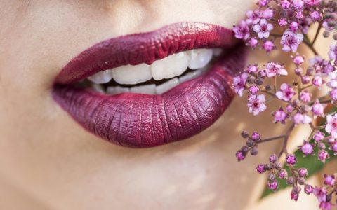 怎么样让嘴唇变薄，，有什么方法