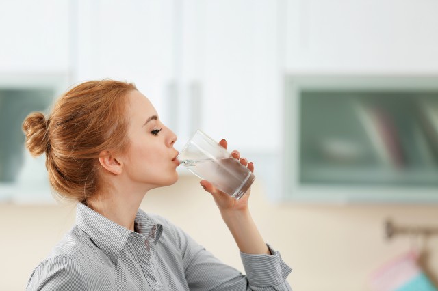 一日断食排毒法喝水方式，，轻轻松松给身体一次大清理