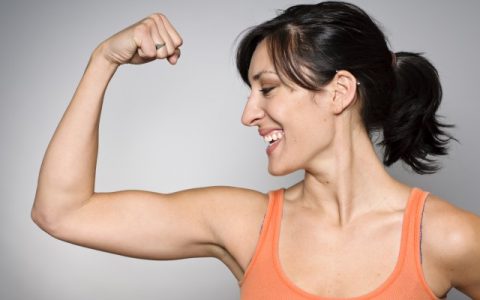 怎样提升手臂力量，，看完帮你节省健身钱